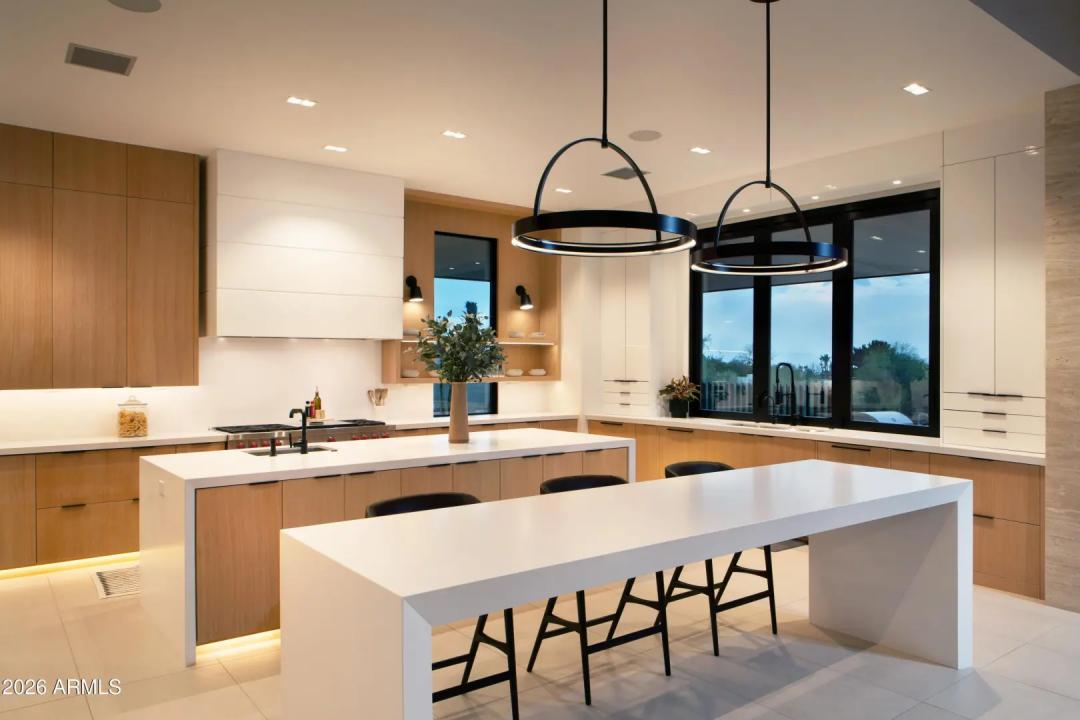 Real Estate Picture 8