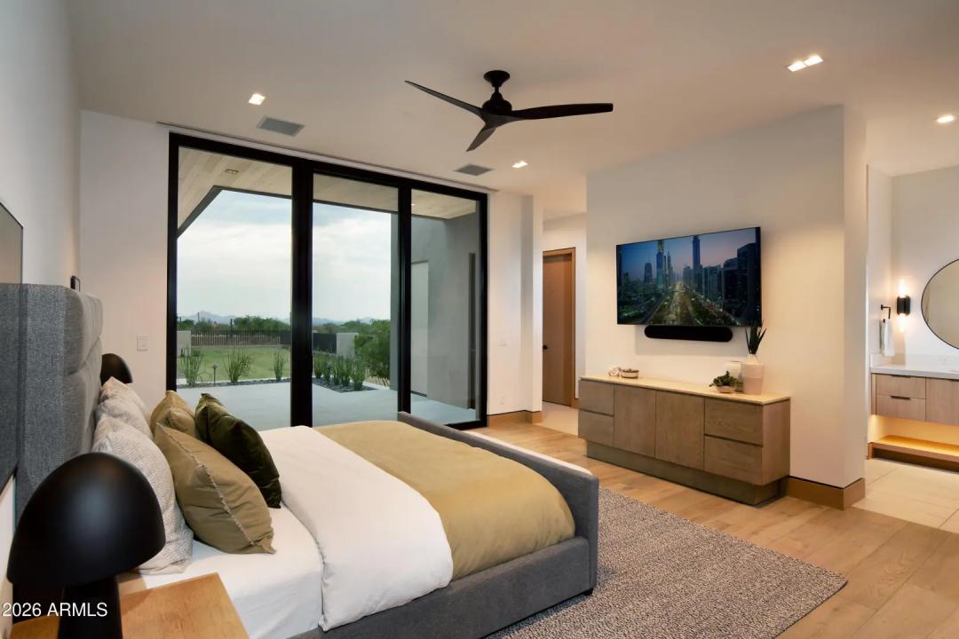 Real Estate Picture 25