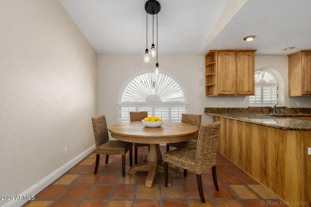 Real Estate Picture 12