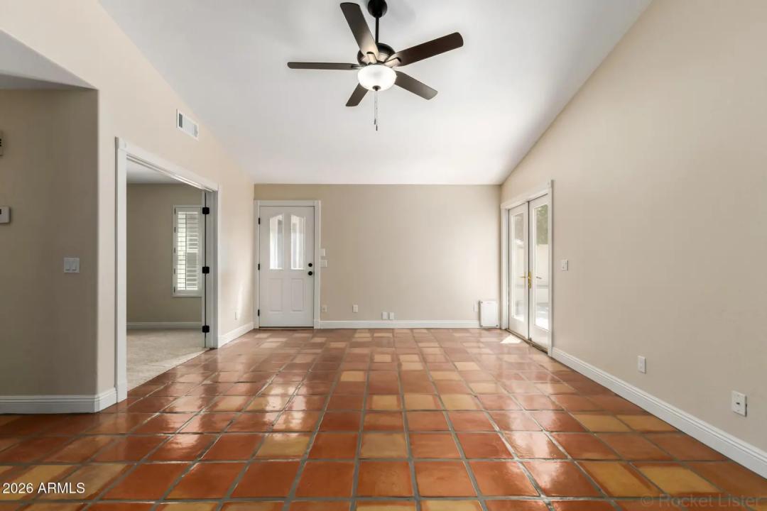 Real Estate Picture 11