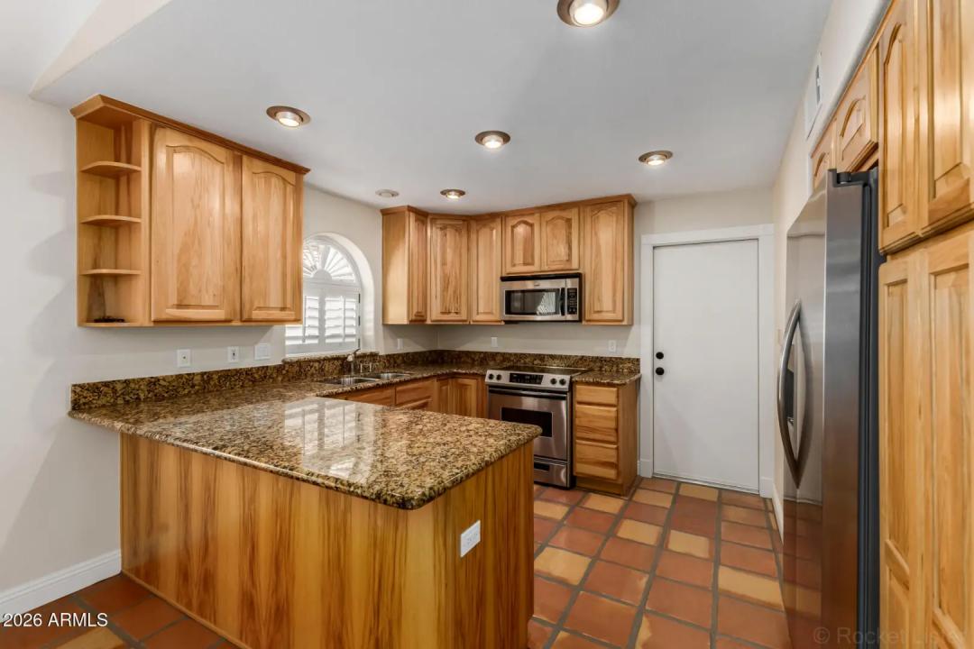 Real Estate Picture 14