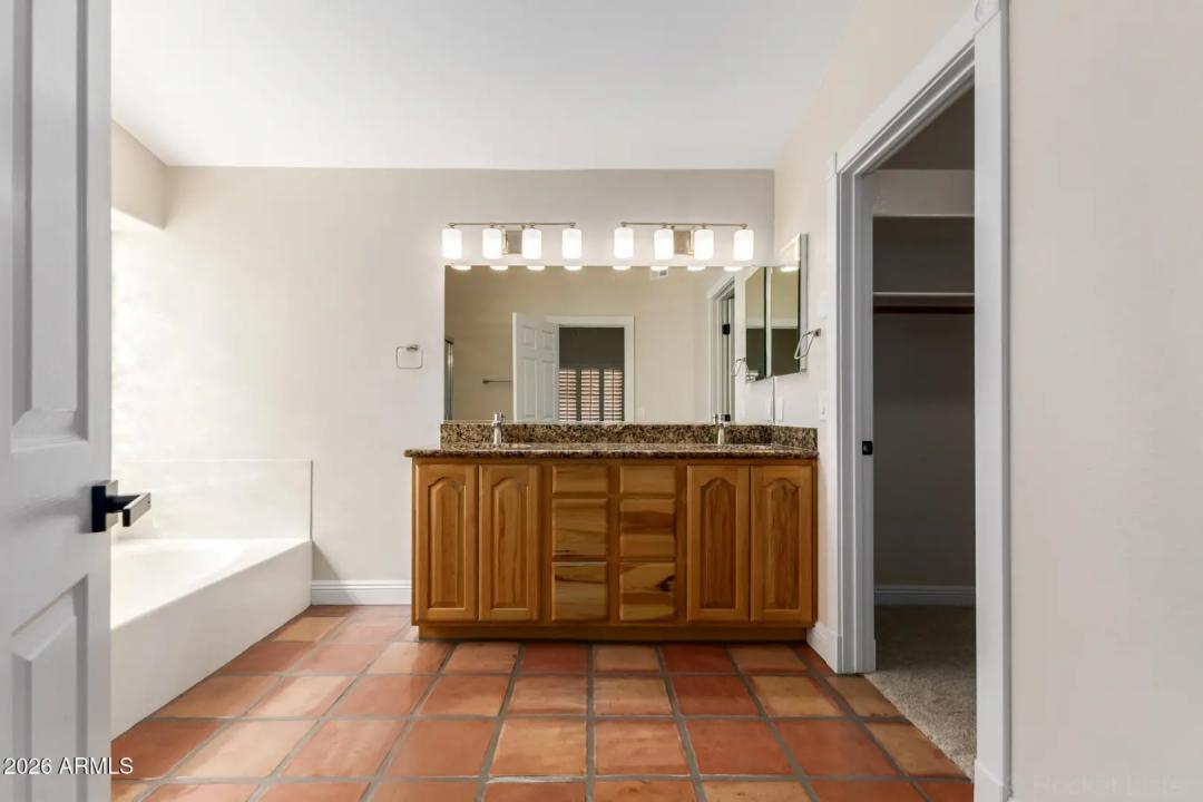 Real Estate Picture 23