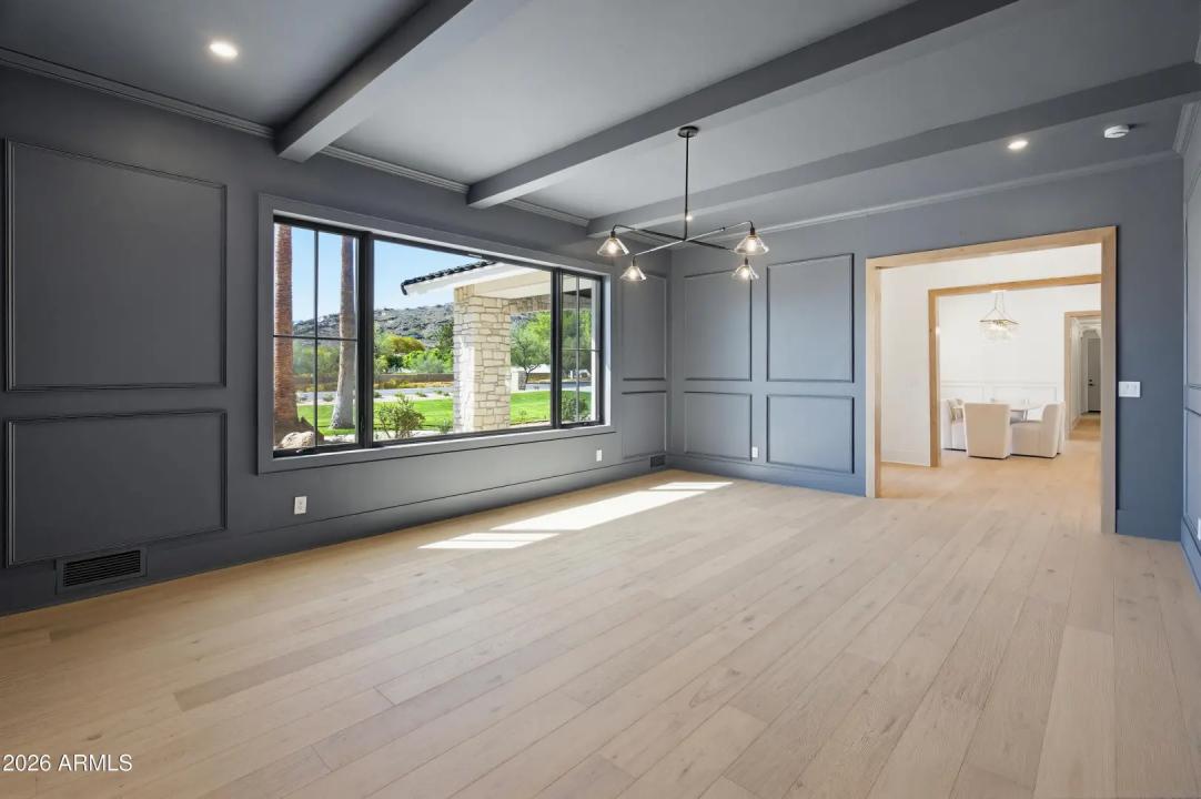 Real Estate Picture 12