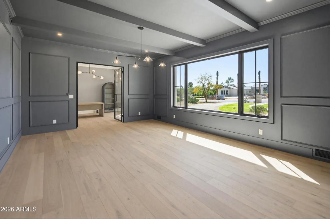 Real Estate Picture 14