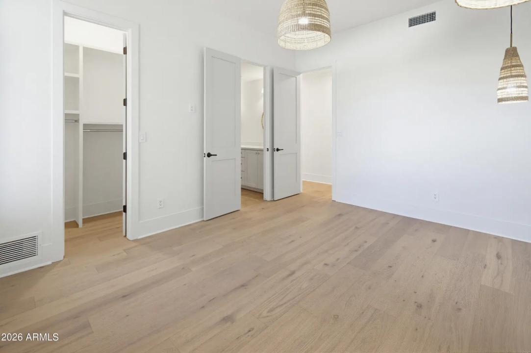 Real Estate Picture 24