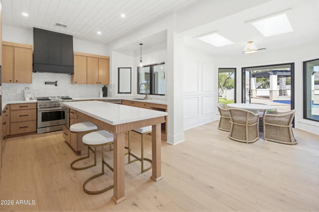 Real Estate Picture 5