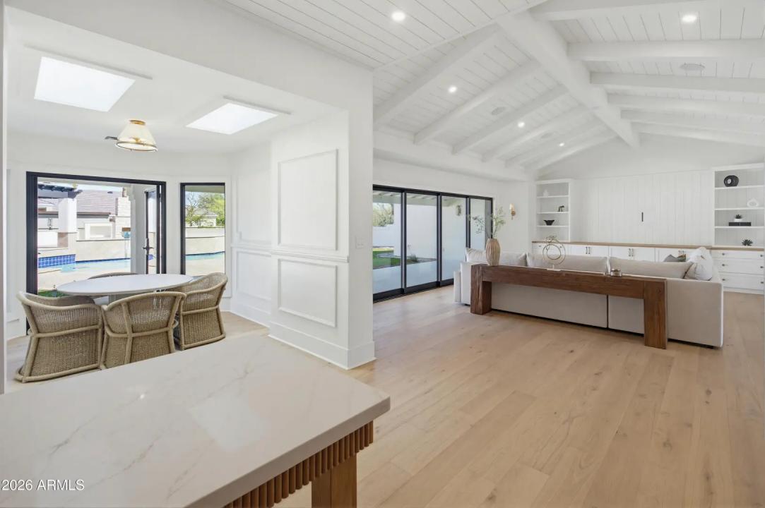 Real Estate Picture 4