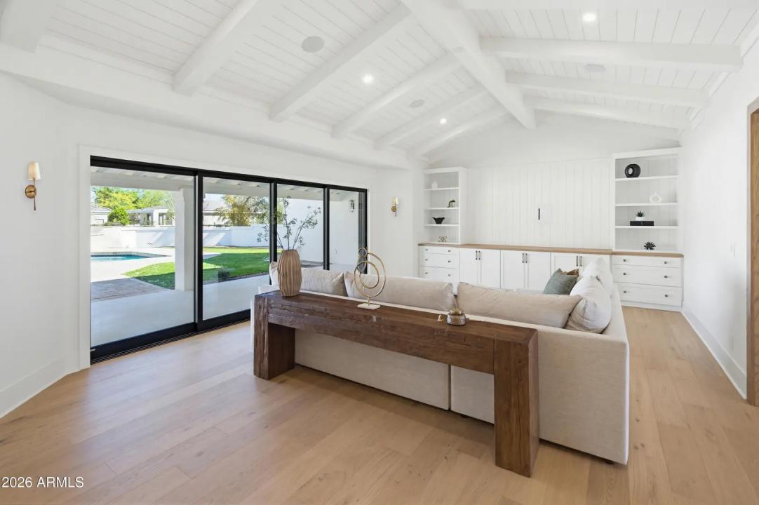 Real Estate Picture 9