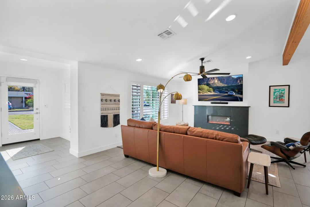 Real Estate Picture 9