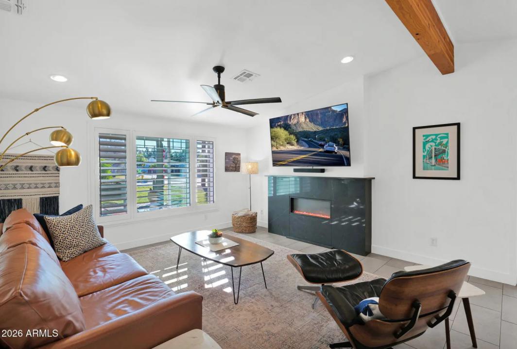 Real Estate Picture 12