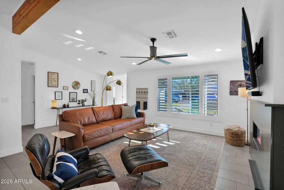 Real Estate Picture 13