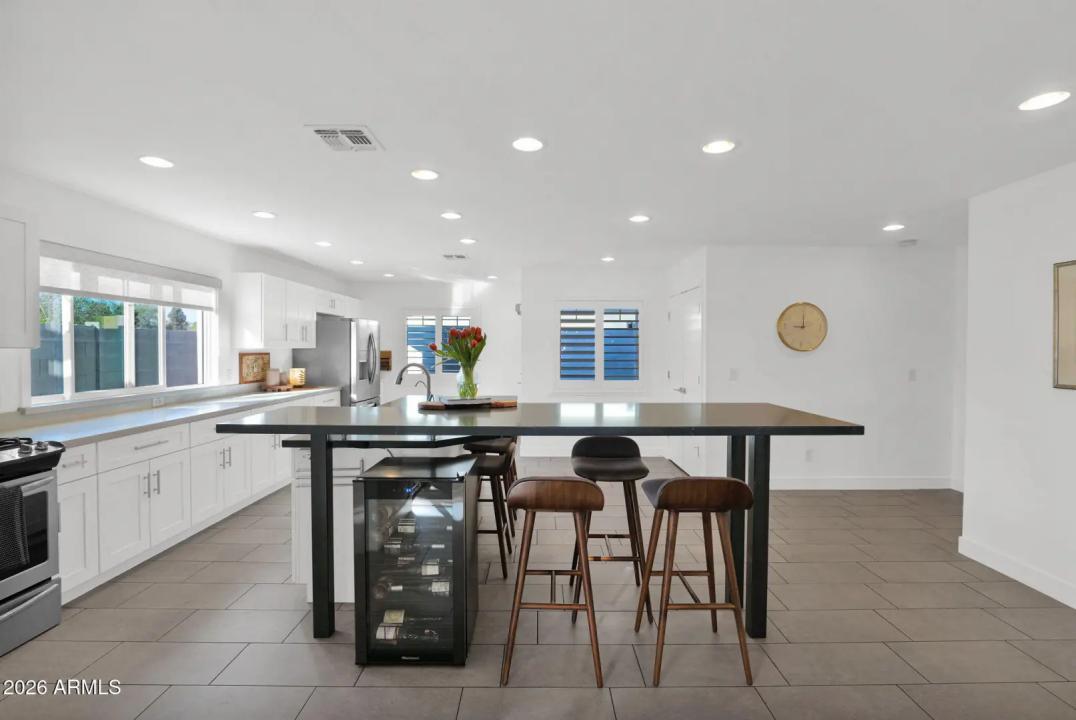 Real Estate Picture 18