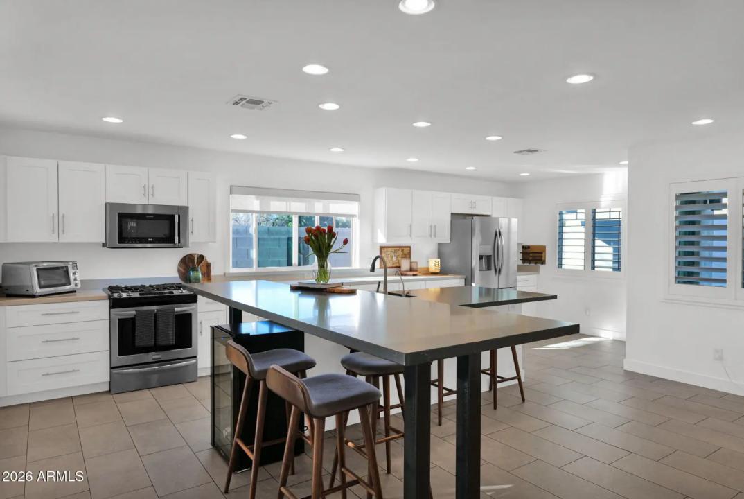 Real Estate Picture 19