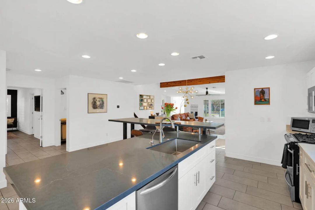 Real Estate Picture 24