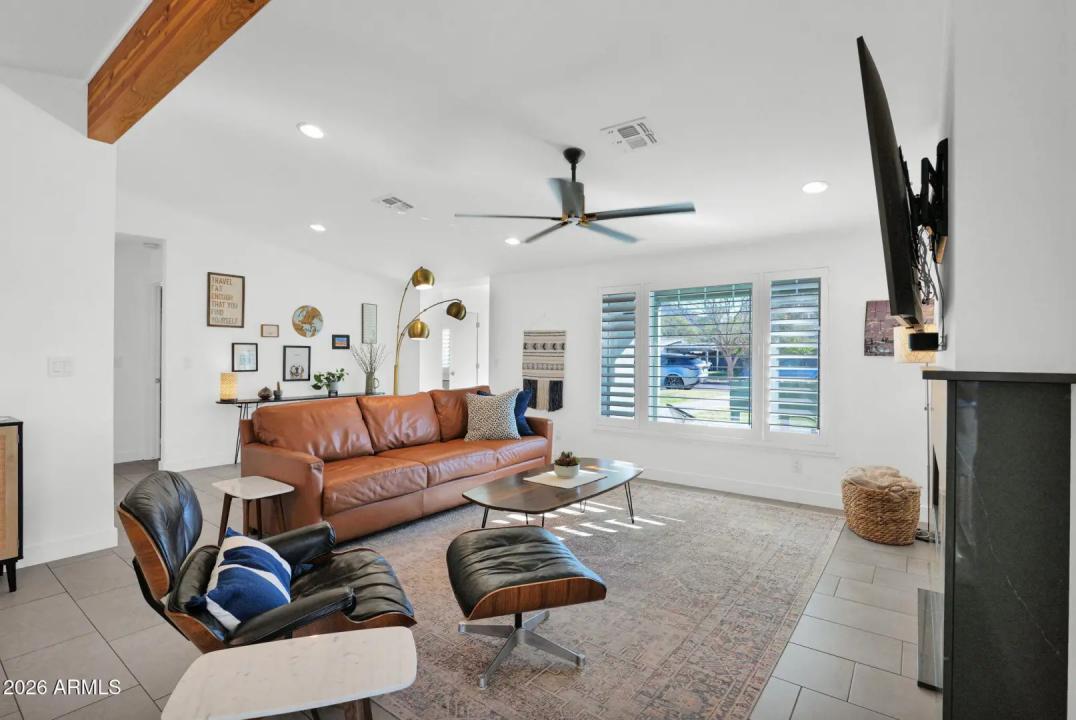 Real Estate Picture 8