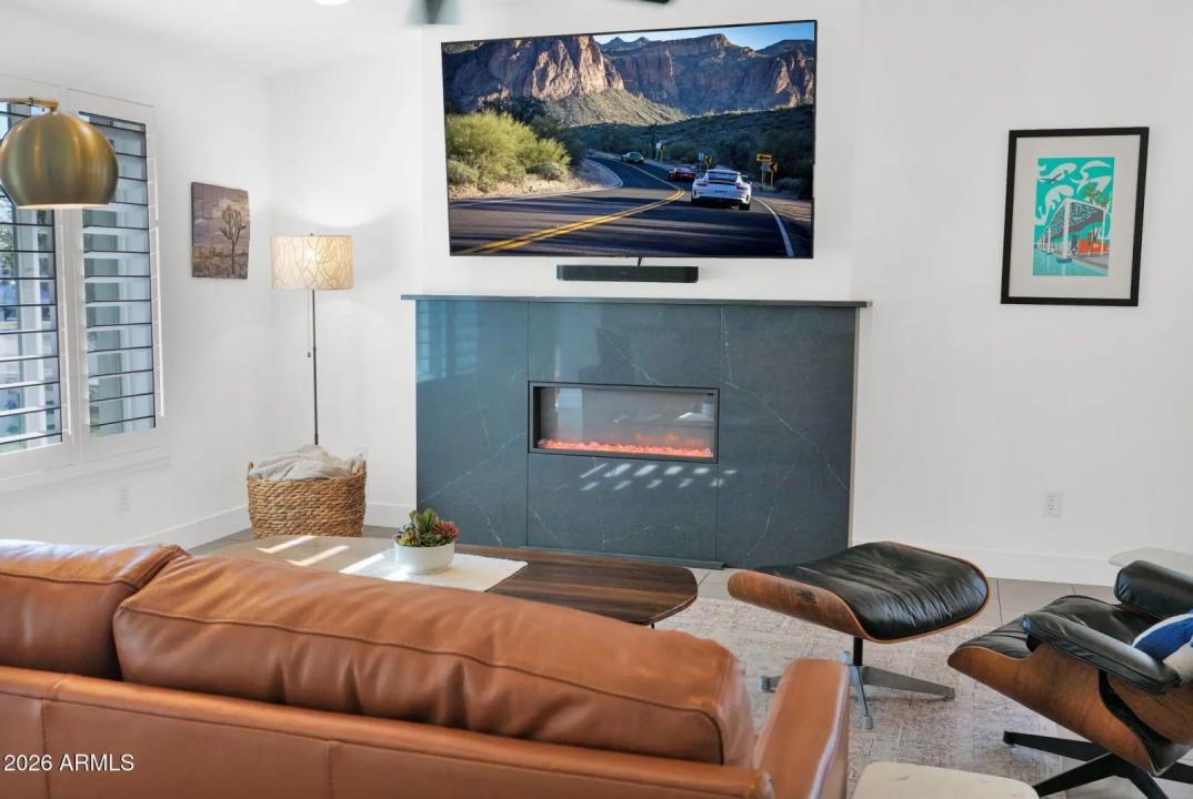 Real Estate Picture 11