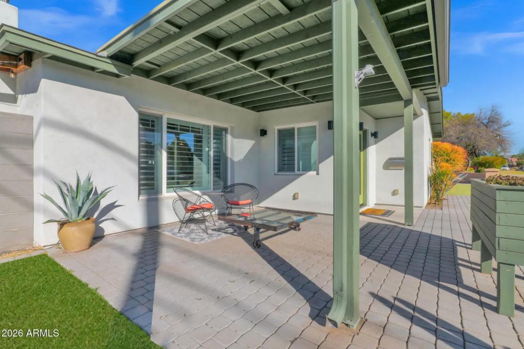 Real Estate Picture 6