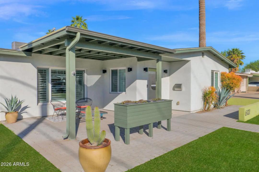 Real Estate Picture 5