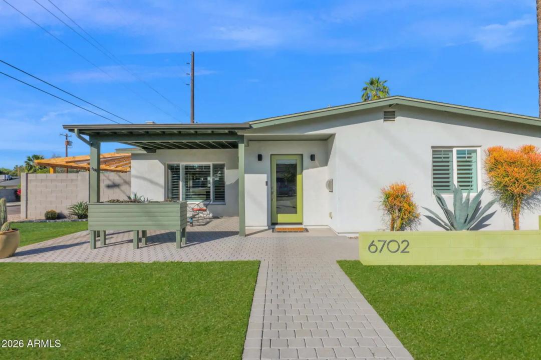 Real Estate Picture 3