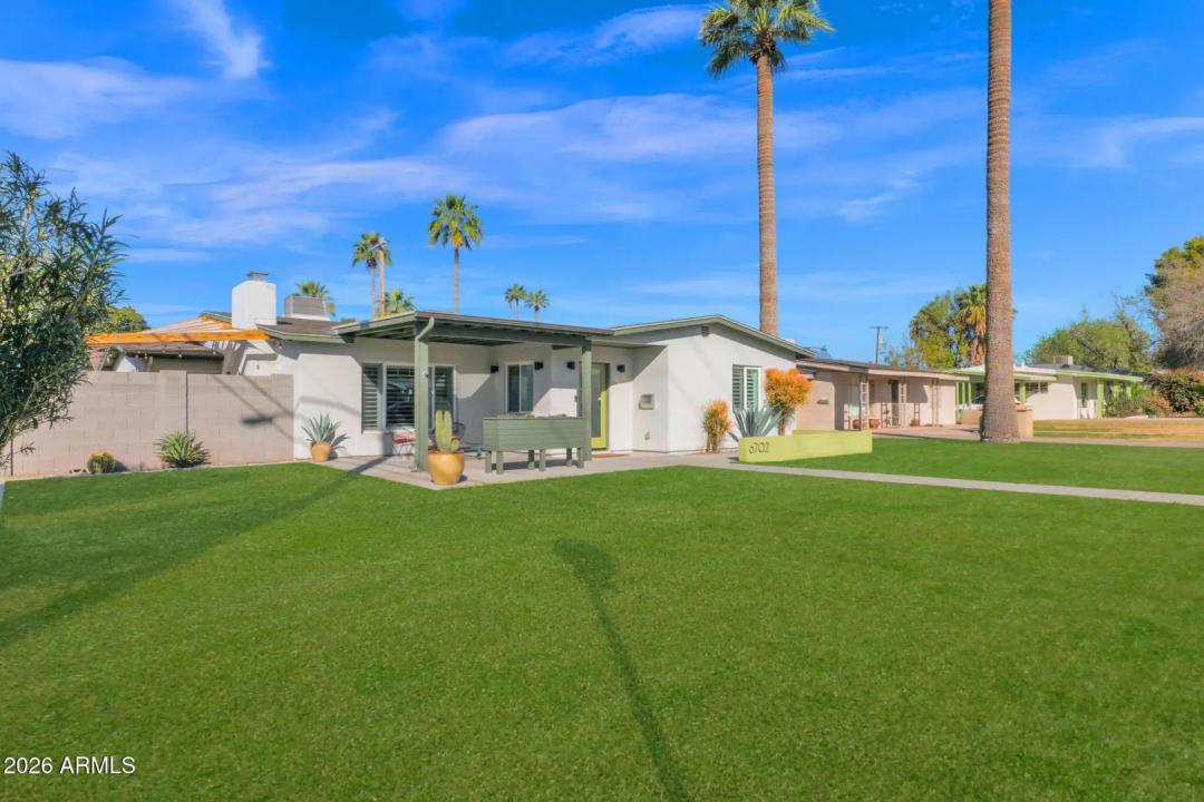 Real Estate Picture 4