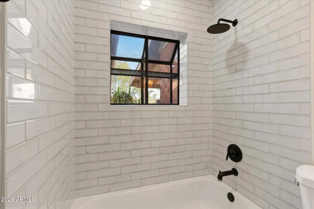 Real Estate Picture 19