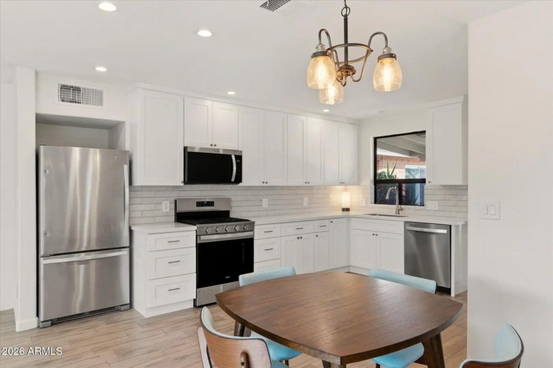 Real Estate Picture 7