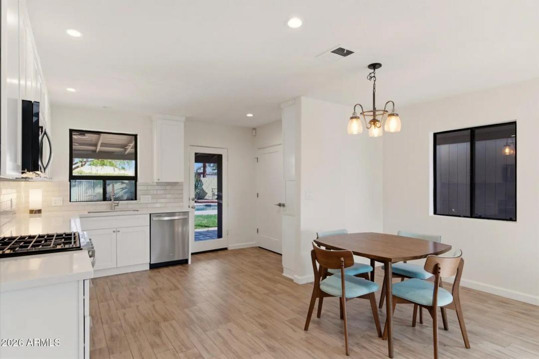 Real Estate Picture 9