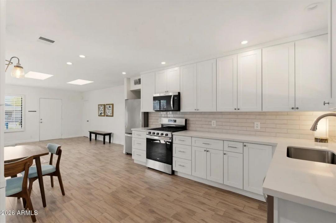 Real Estate Picture 8