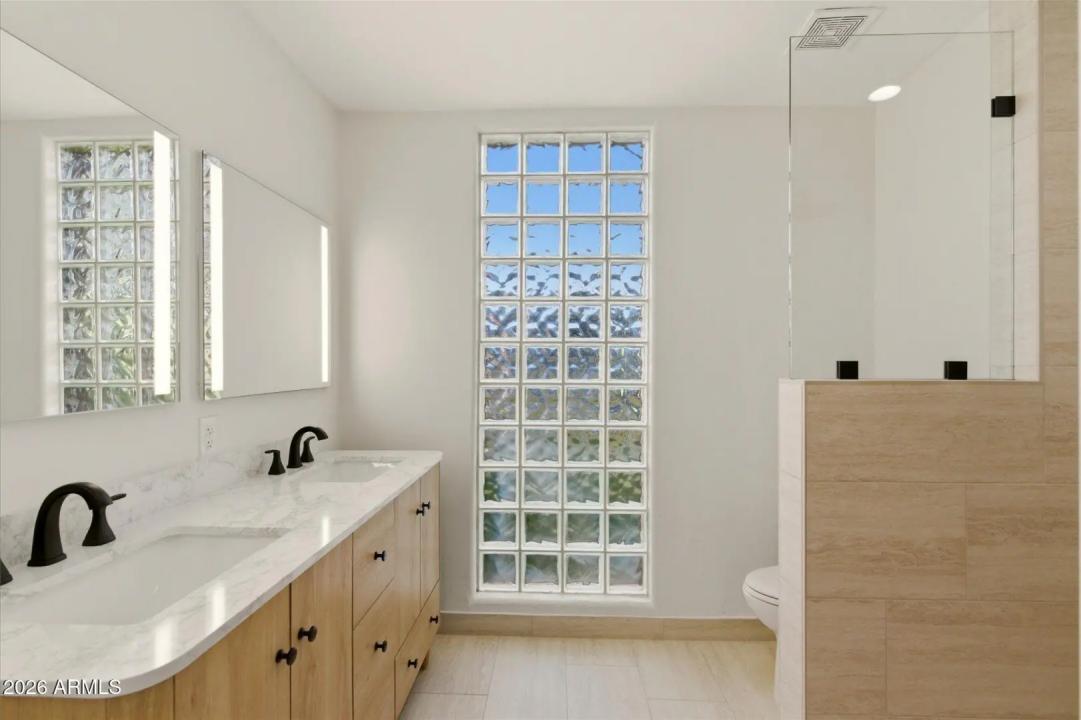 Real Estate Picture 14