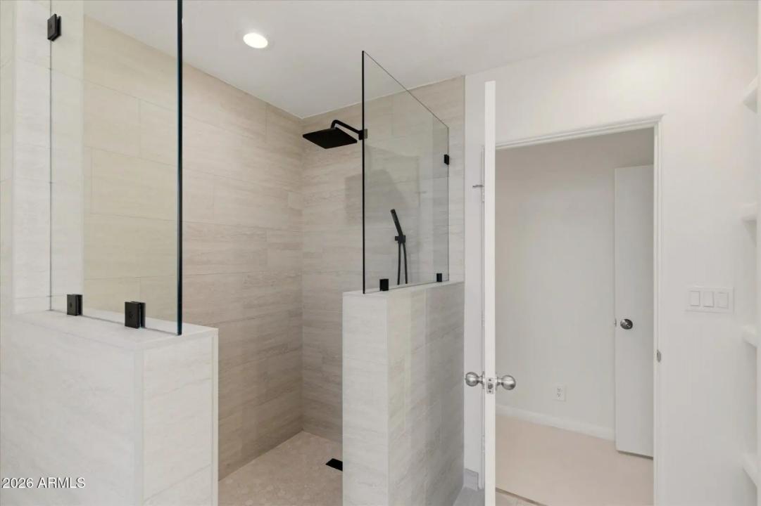 Real Estate Picture 15