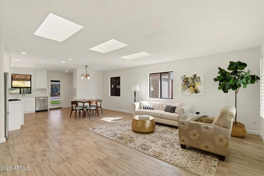 Real Estate Picture 3