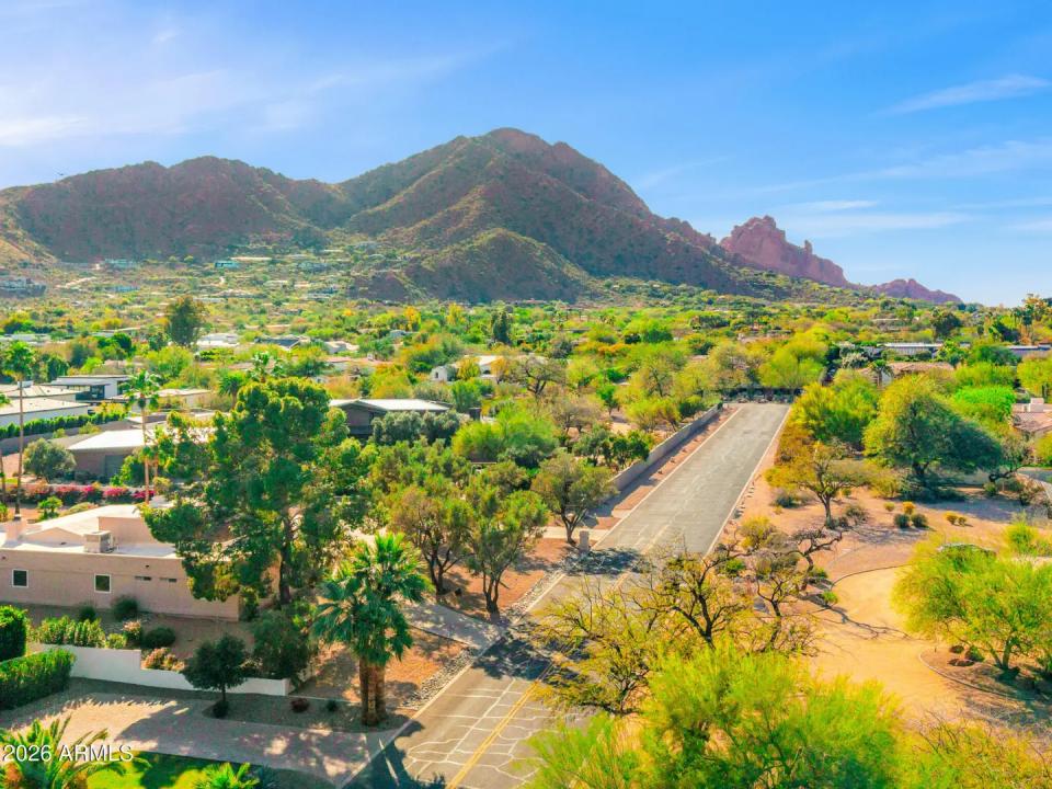 Real Estate Picture 3