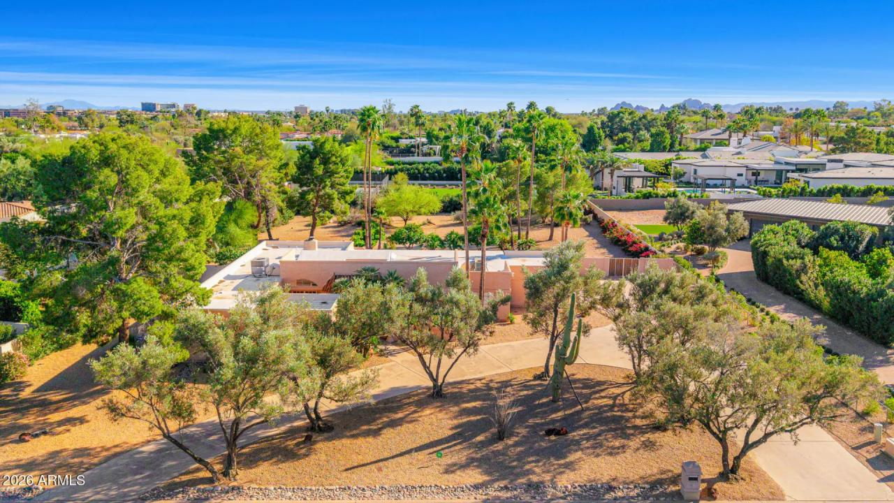 Real Estate Picture 4