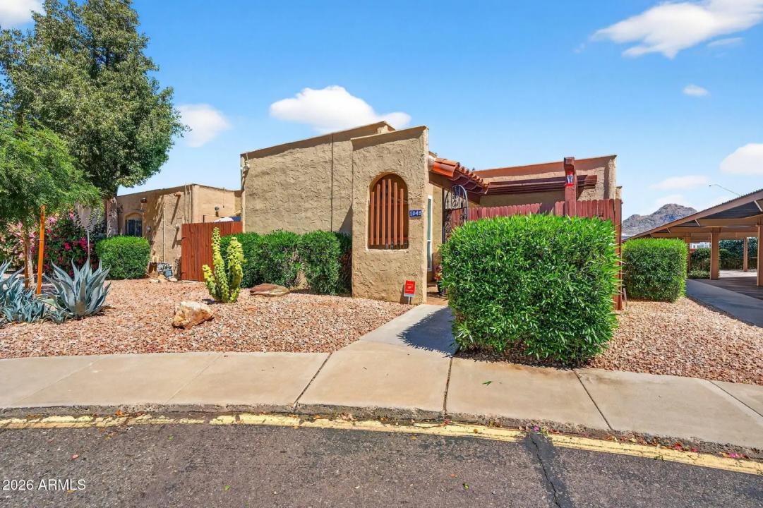 1048 E PUEBLO Road Phoenix AZ 85020