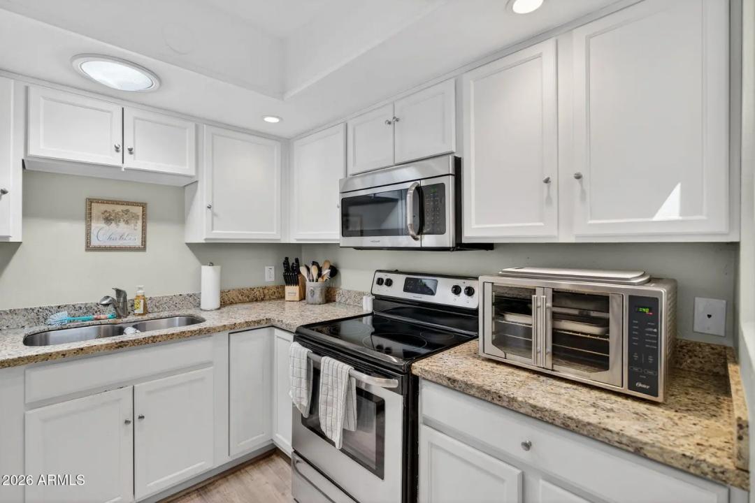 Real Estate Picture 6