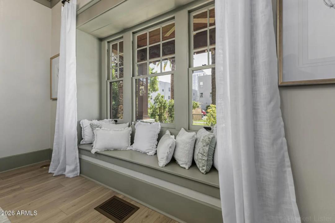 Real Estate Picture 14