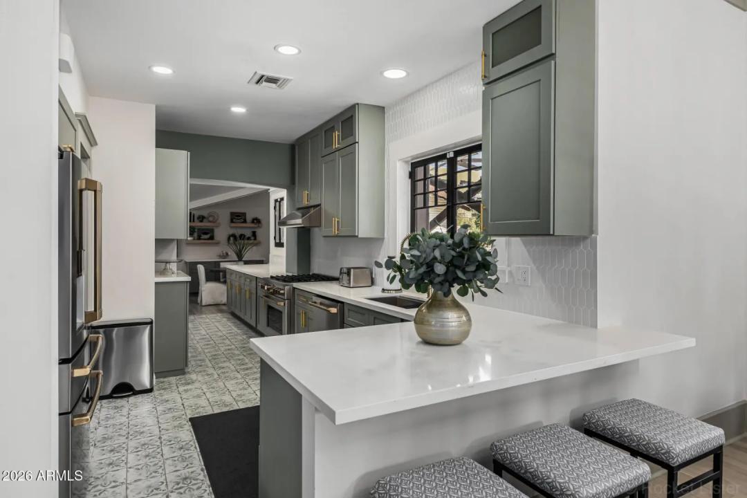 Real Estate Picture 7
