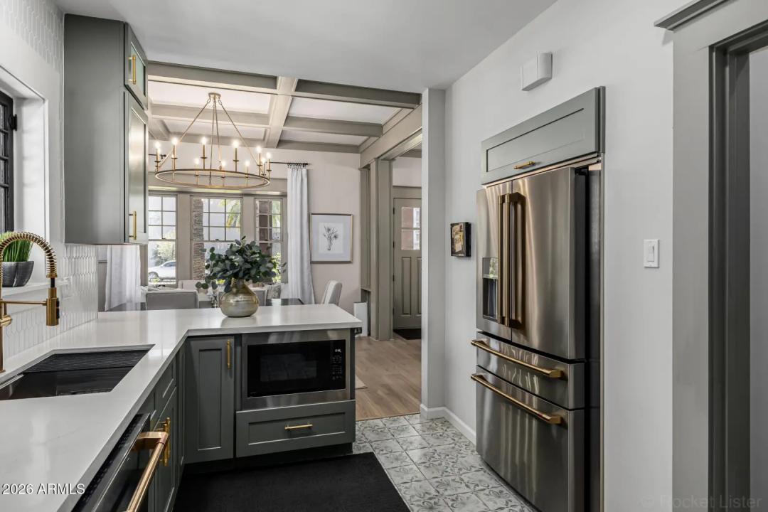 Real Estate Picture 6