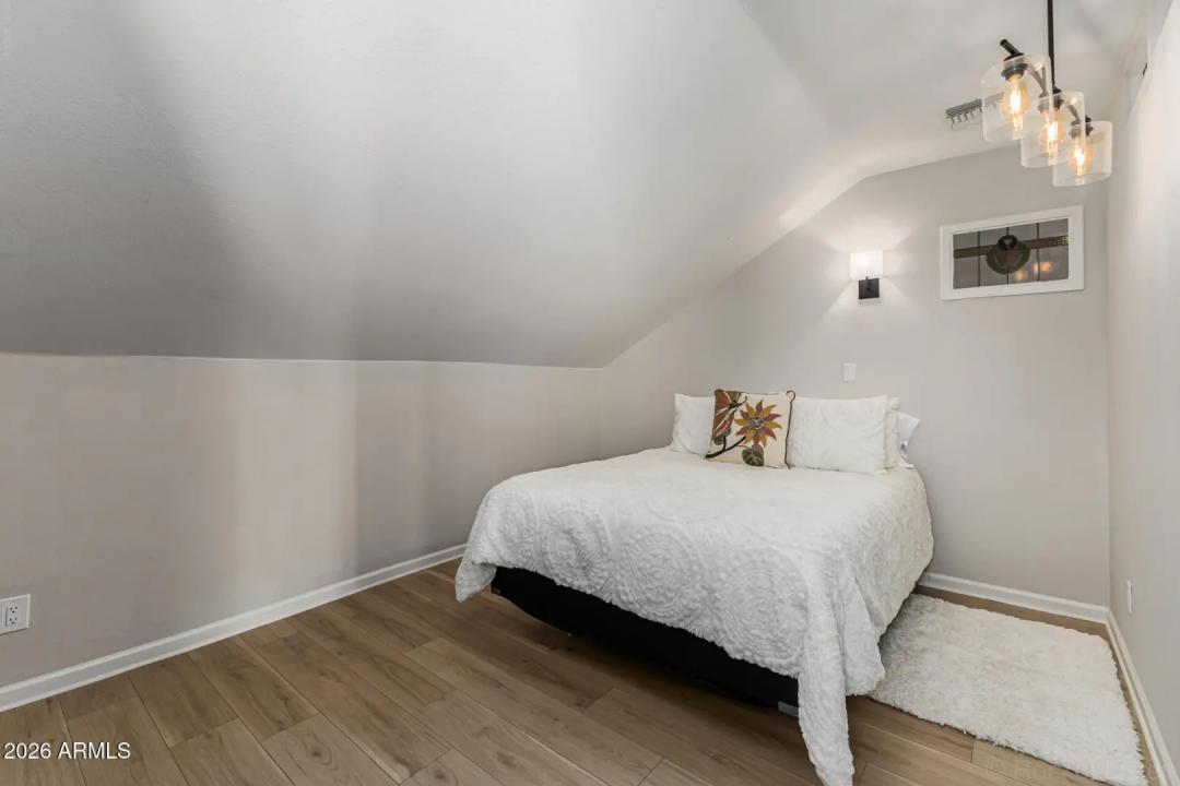 Real Estate Picture 28