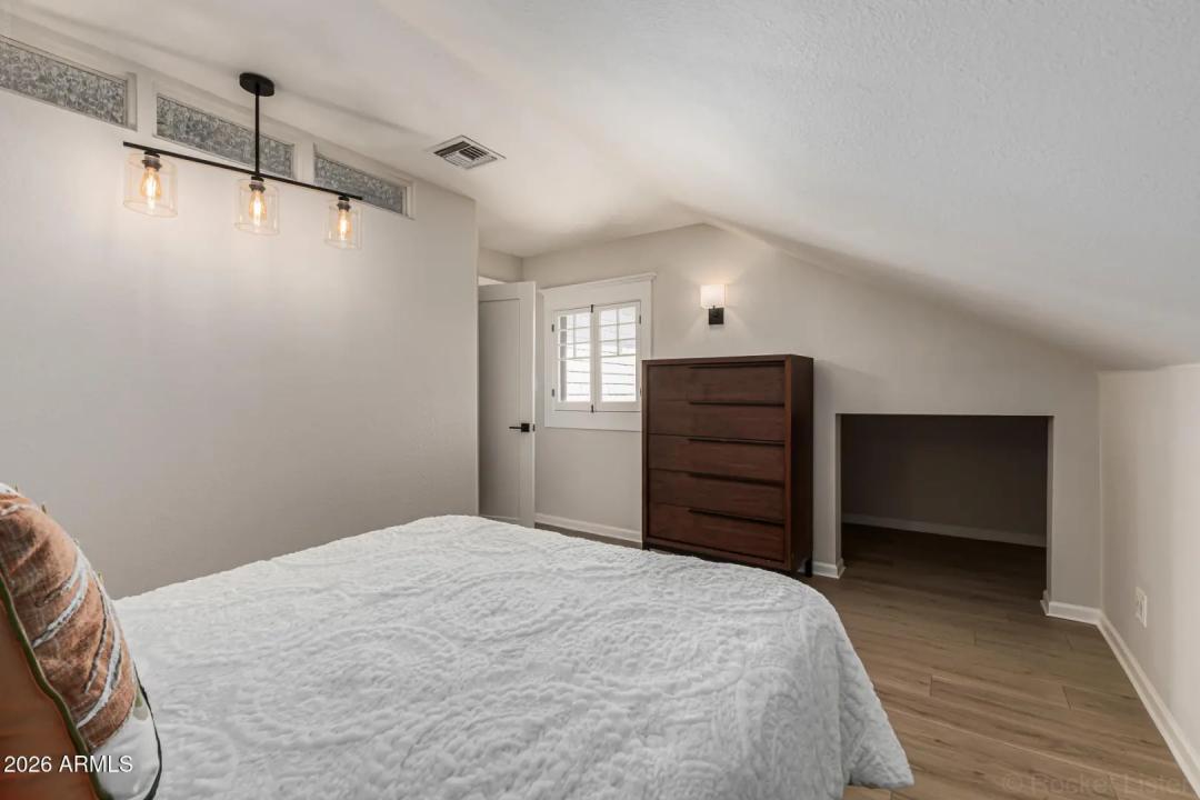 Real Estate Picture 29