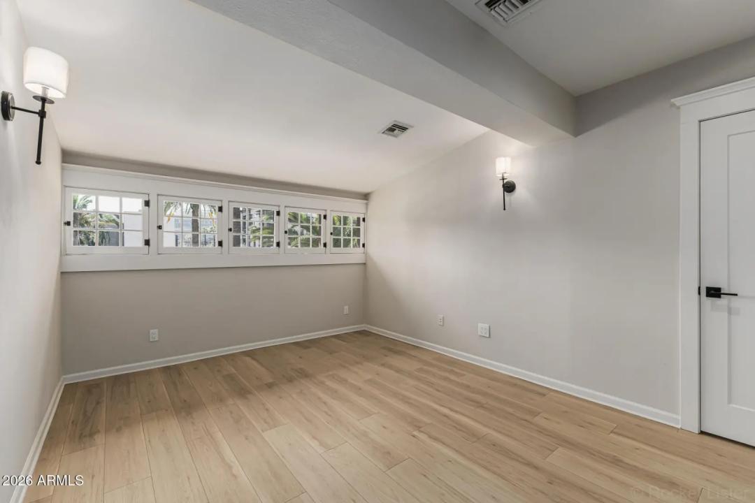 Real Estate Picture 30