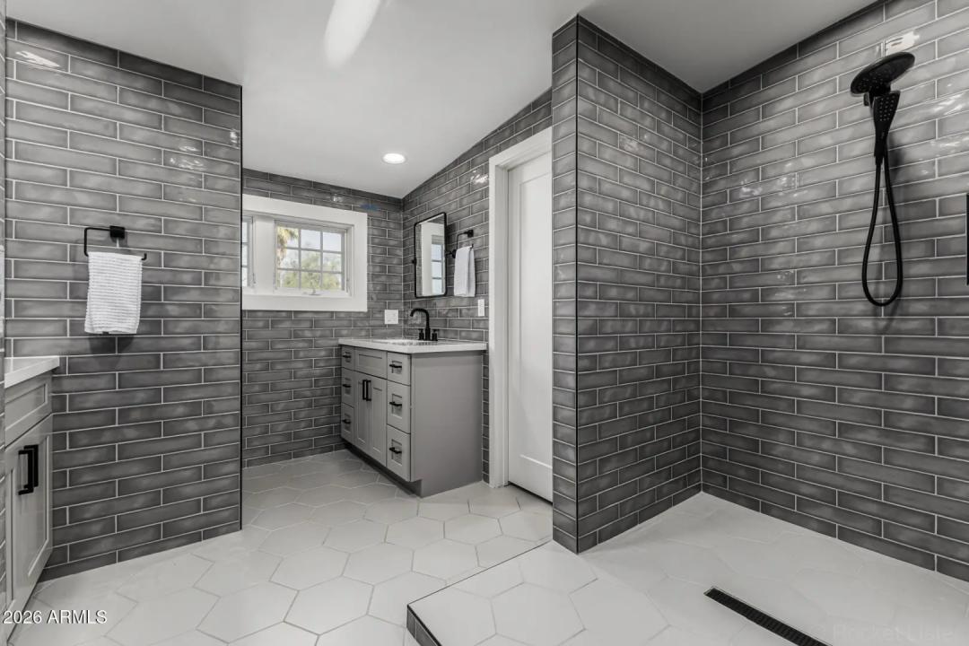 Real Estate Picture 21