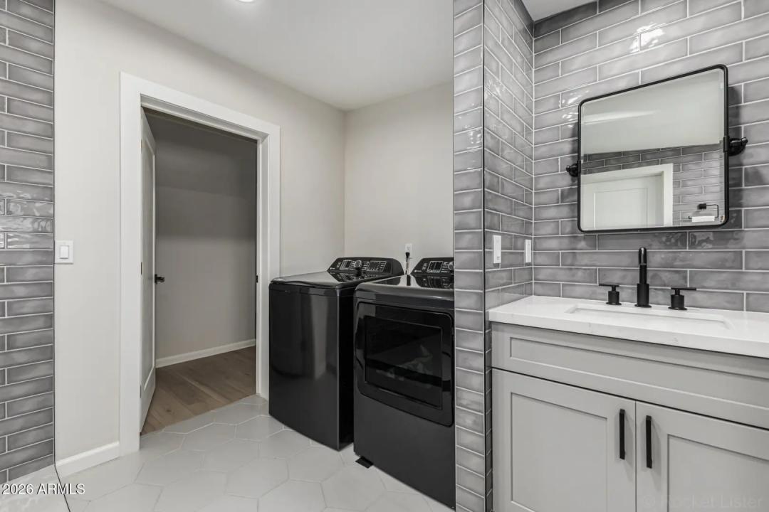 Real Estate Picture 22