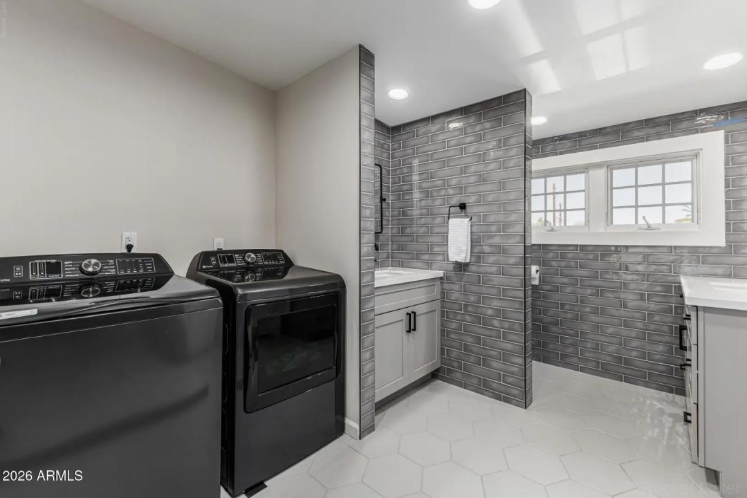 Real Estate Picture 23
