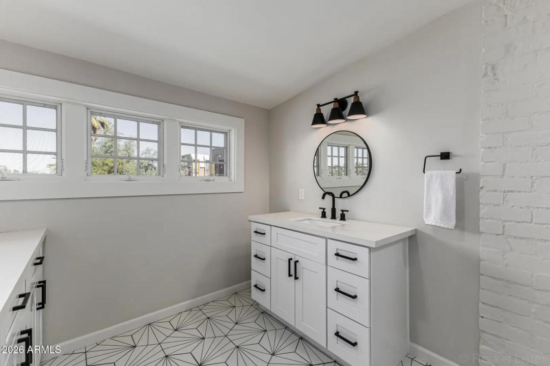 Real Estate Picture 24