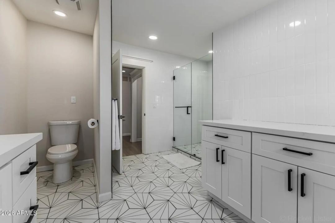 Real Estate Picture 25