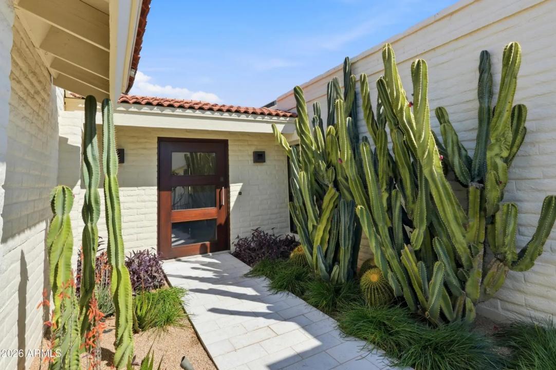 Real Estate Picture 4