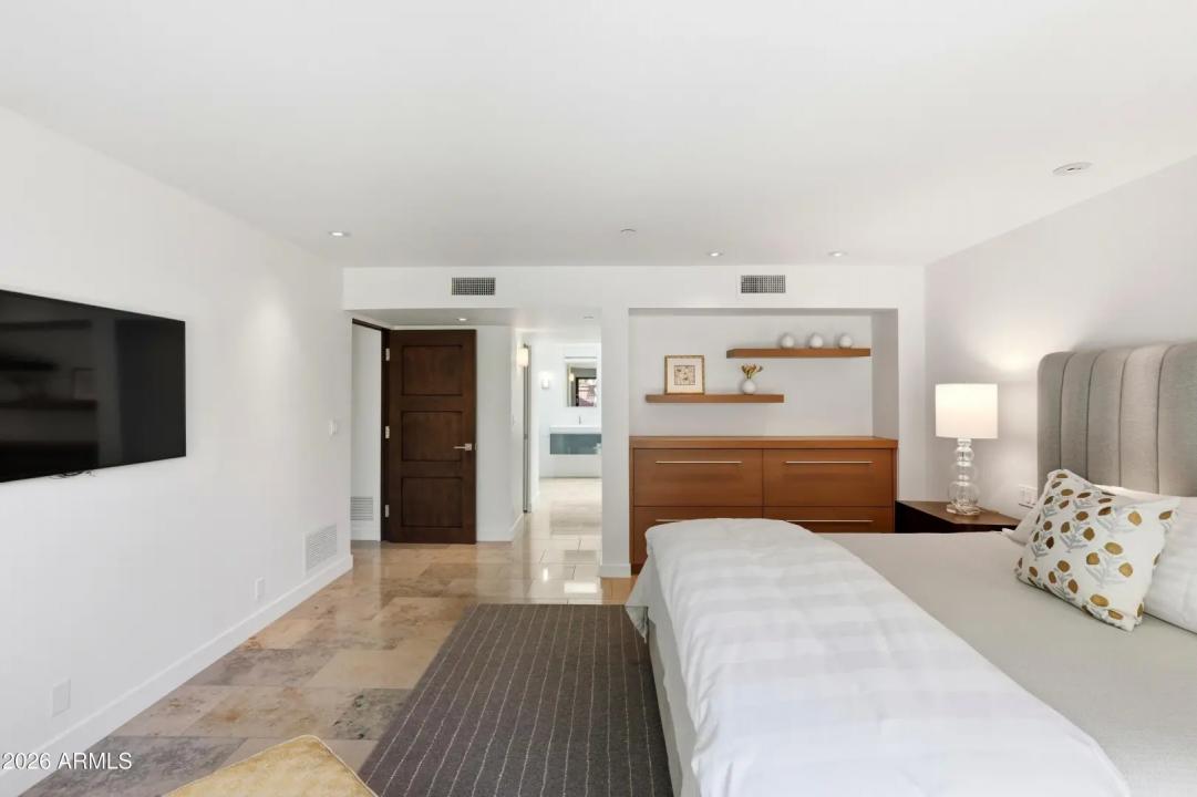 Real Estate Picture 25