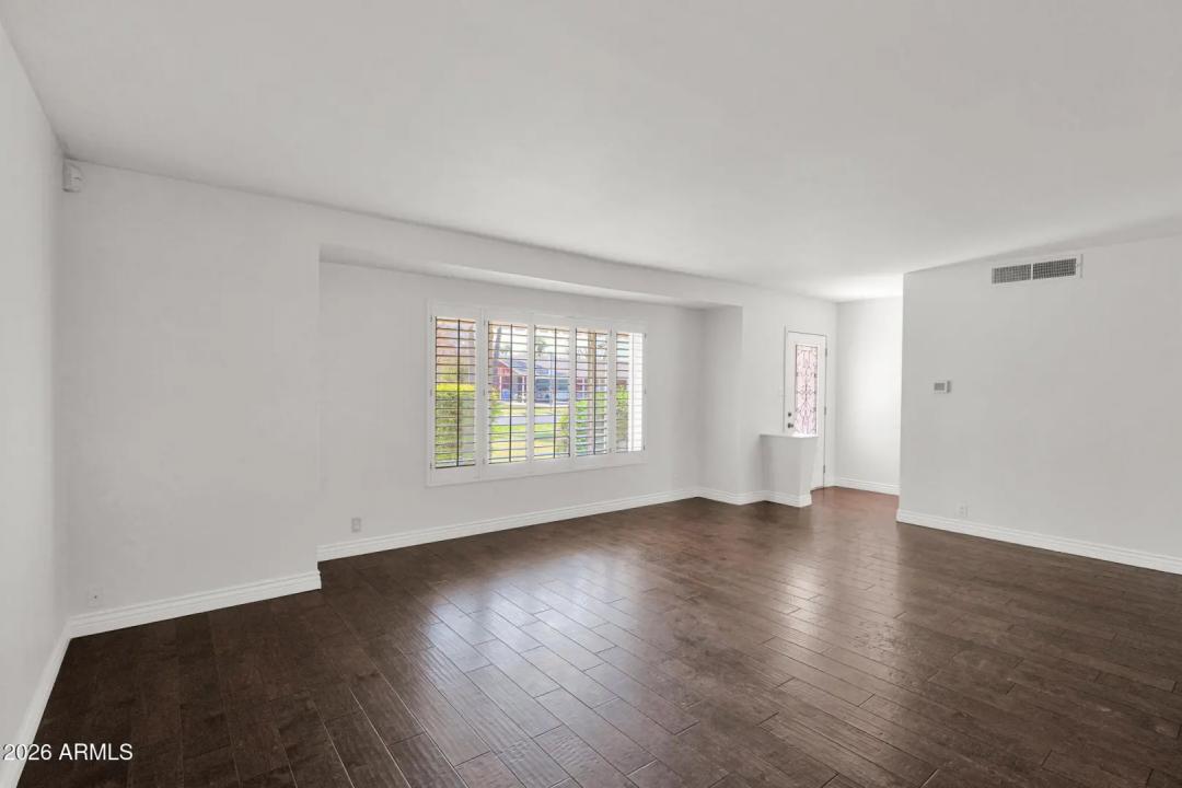 Real Estate Picture 11