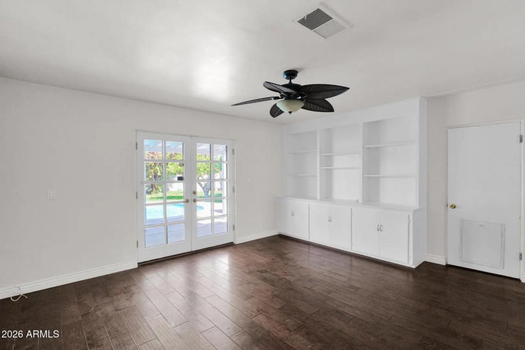 Real Estate Picture 14